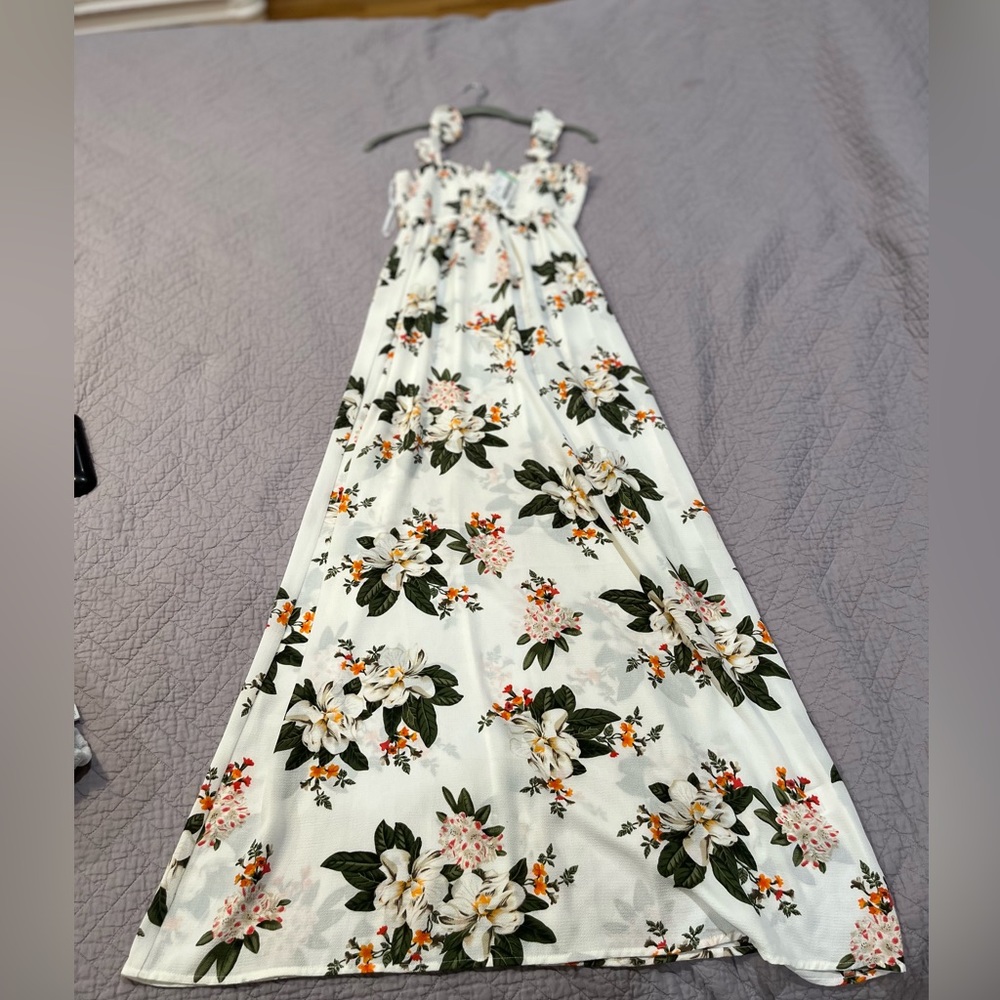 Long white maxi dress. From papaya size M